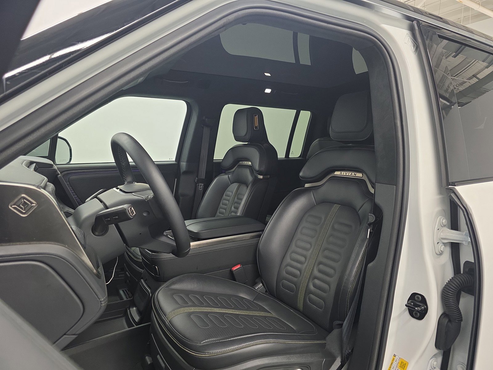 Used 2024 Rivian R1S Adventure AWD/4WD image 20