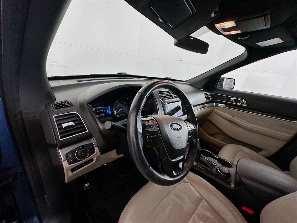Used 2018 Ford Explorer Limited w/ Class II Trailer Tow Package image 9