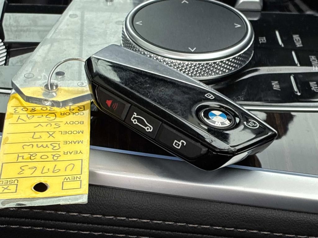 Used 2024 BMW X7 xDrive40i w/ Premium Package AWD/4WD image 9
