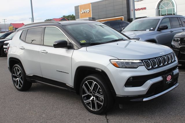 Used 2025 Jeep Compass Limited w/ Elite Group AWD/4WD image 1