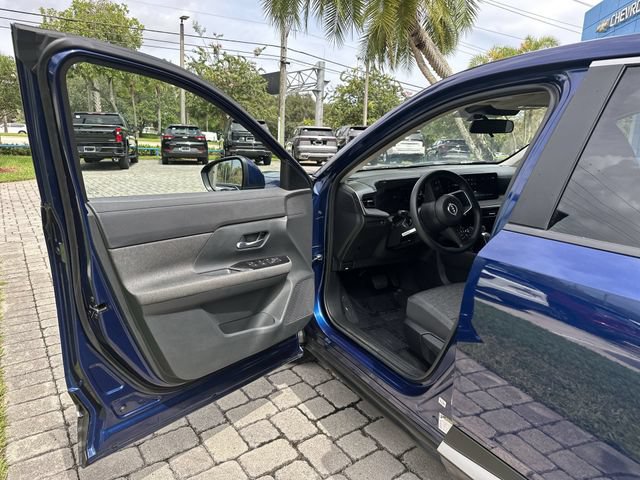 Used 2025 Nissan Kicks SV FWD image 22