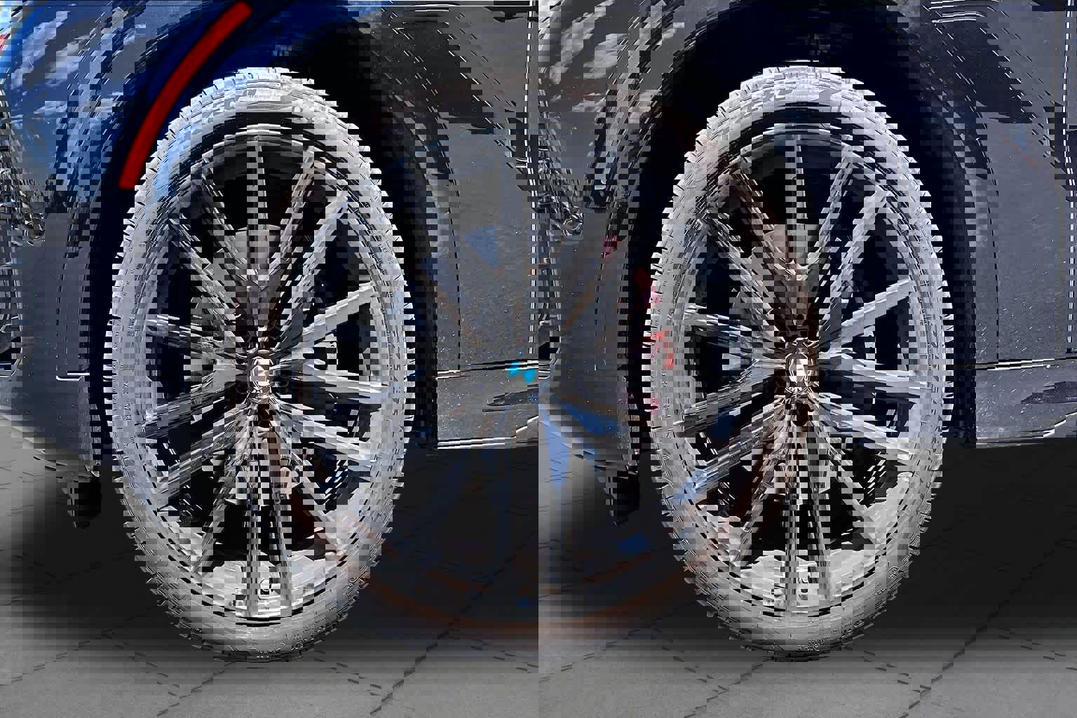 Used 2024 BMW X6 xDrive40i w/ Executive Package image 10