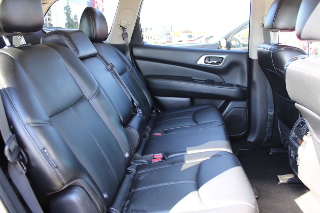 Used 2018 Nissan Pathfinder SL w/ Cargo Package image 24