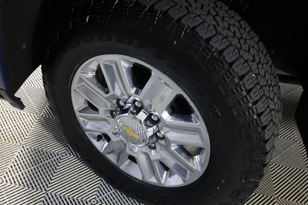 Used 2025 Chevrolet Silverado 2500 High Country w/ High Country Premium Package AWD/4WD image 46