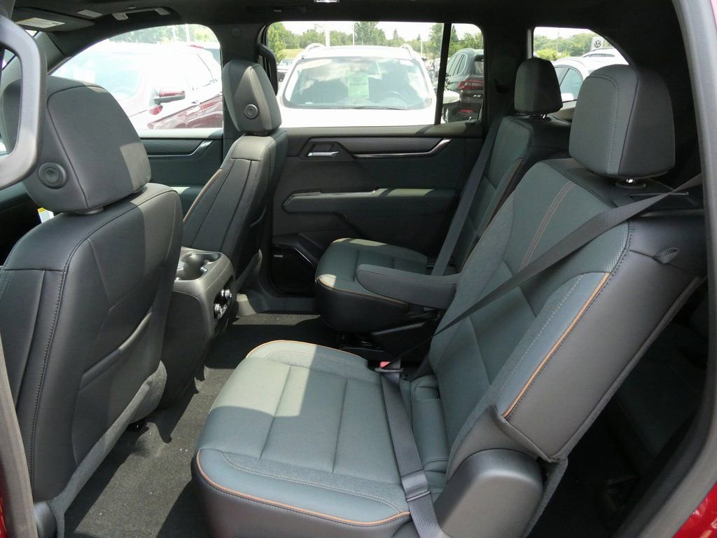 New 2025 GMC Acadia AT4 w/ Luxury Package AWD/4WD image 37