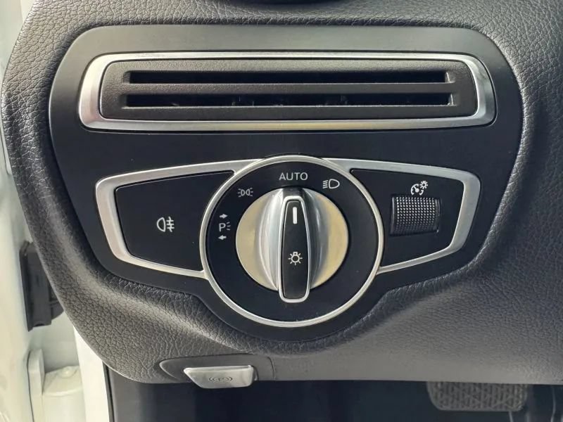 Used 2019 Mercedes-Benz C 300 Sedan image 19