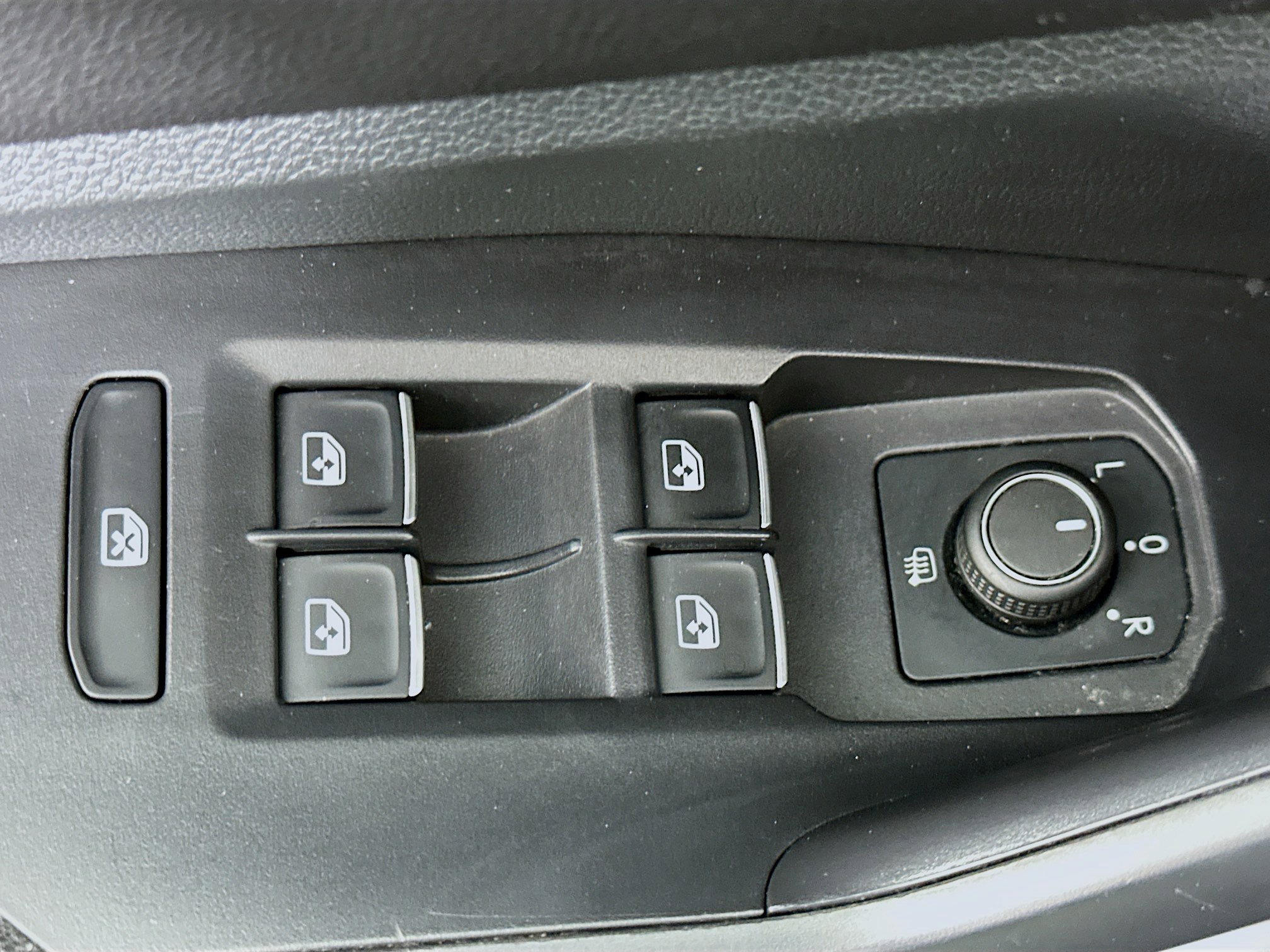 Used 2024 Volkswagen Jetta SE image 15