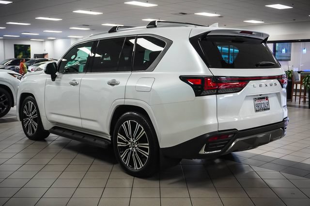 Used 2024 Lexus LX 600 4WD w/ Luxury Package image 8