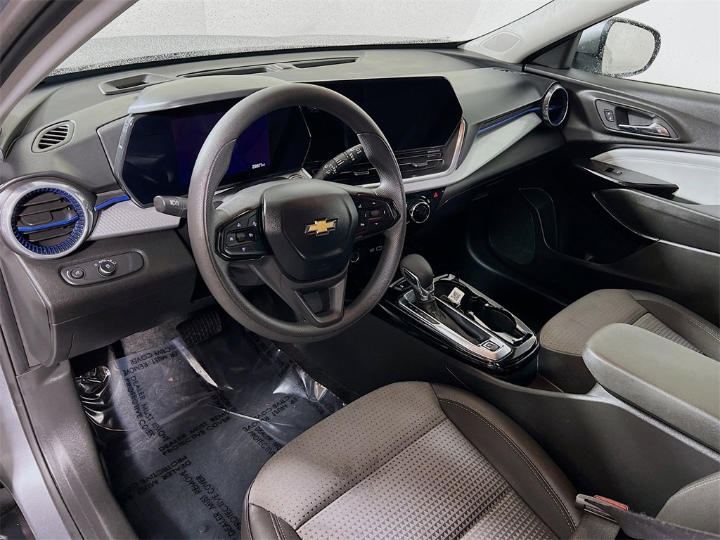 Used 2024 Chevrolet Trax LT image 10