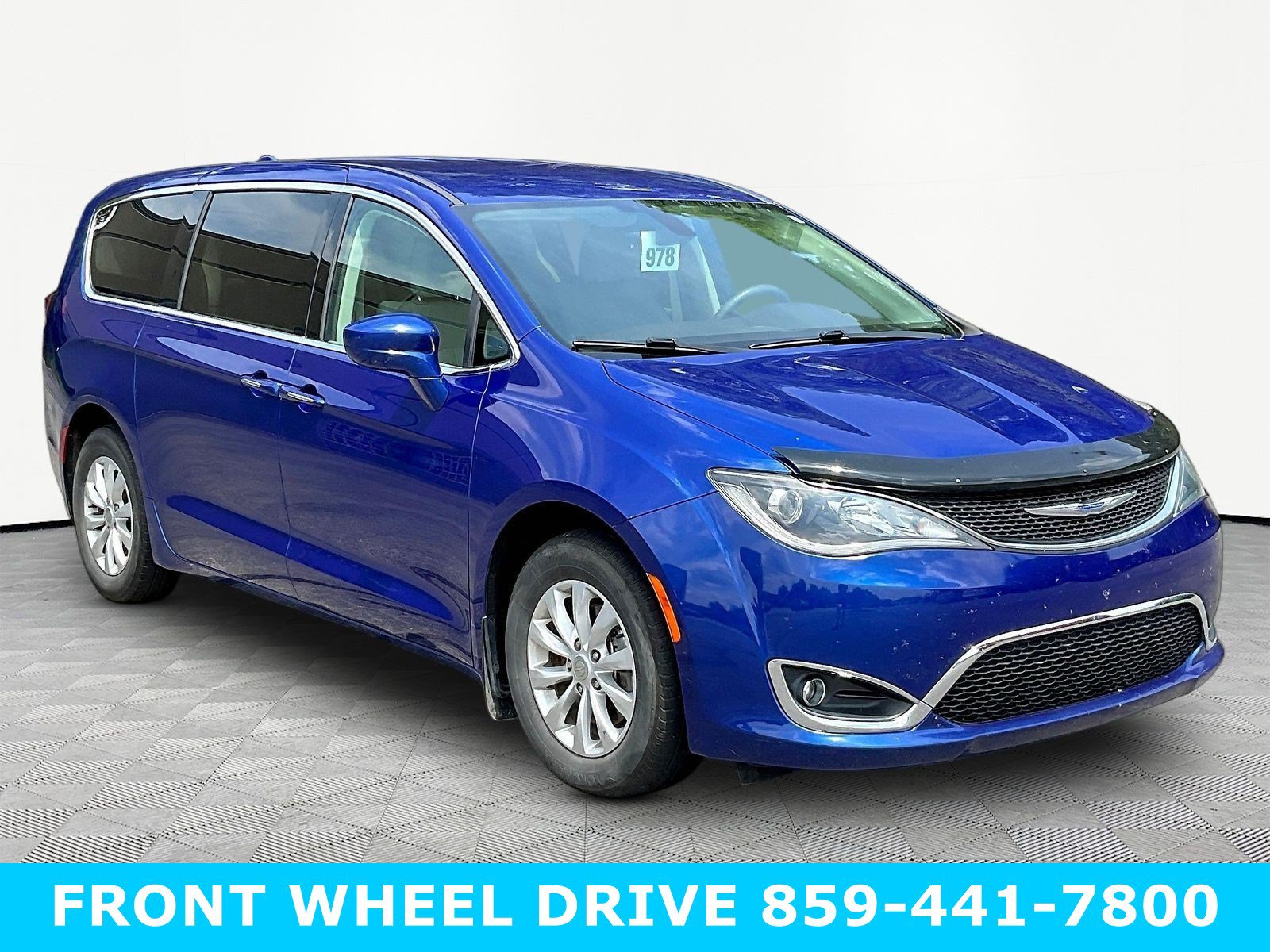 Used 2019 Chrysler Pacifica Touring Plus FWD image 3