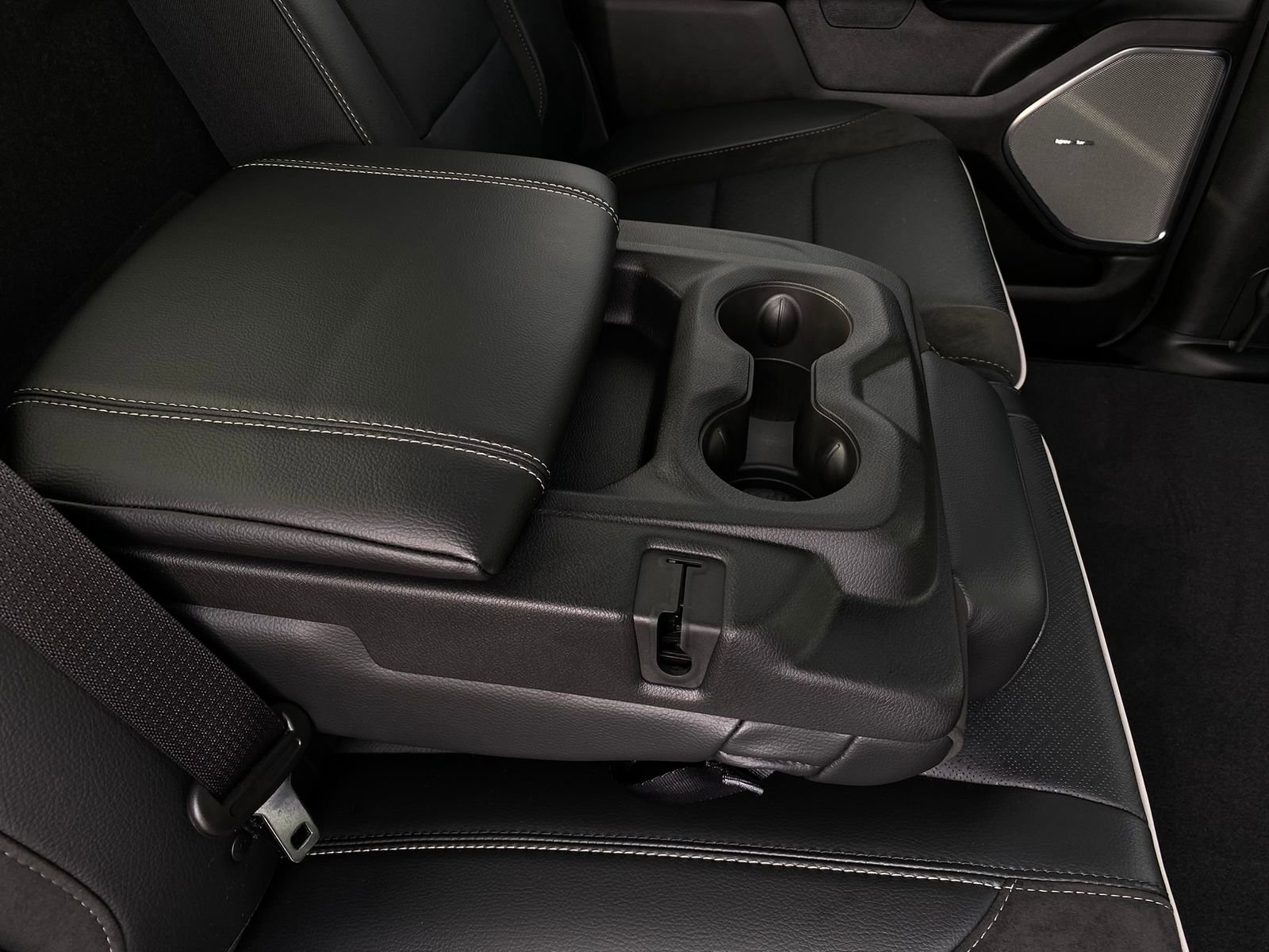 Used 2025 RAM 1500 Laramie w/ Night Edition image 35