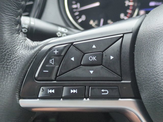 Used 2018 Nissan Rogue SV w/ Premium Package AWD/4WD image 25