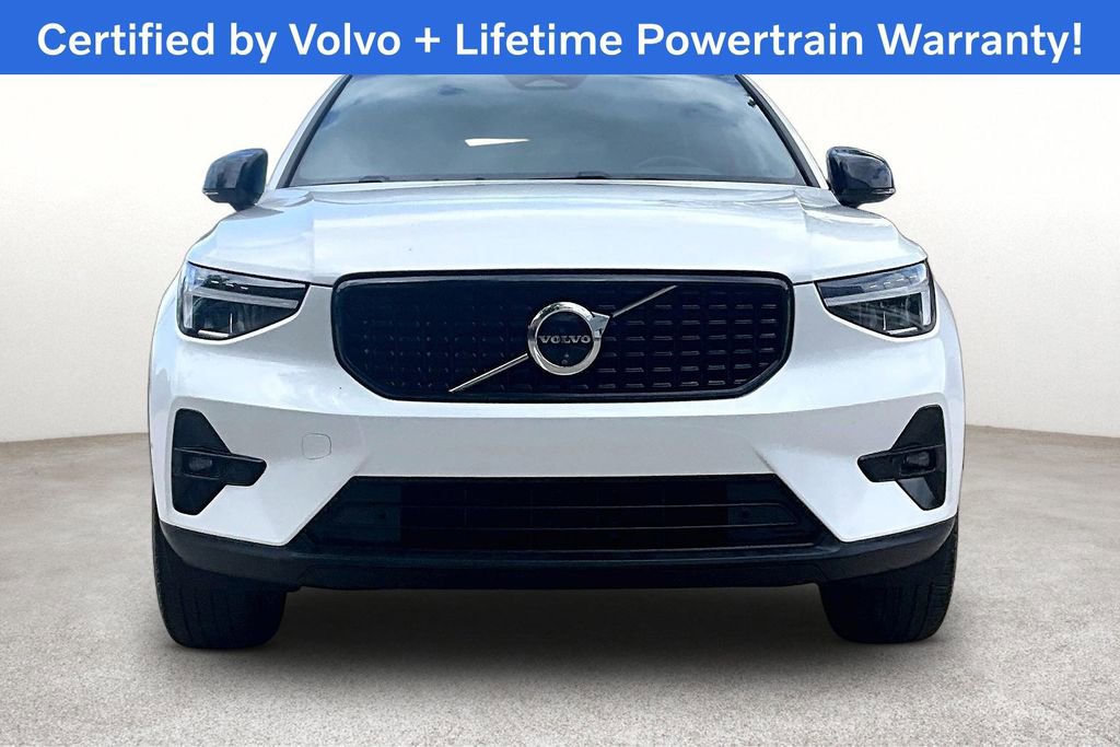 Used 2025 Volvo XC40 B5 Plus AWD/4WD image 6
