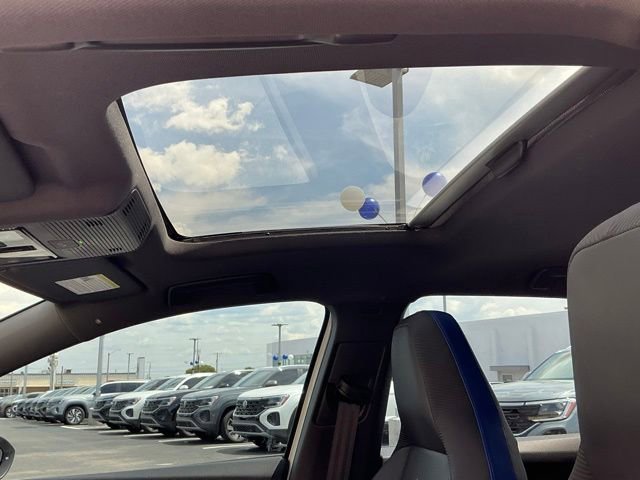 Used 2022 Volkswagen Golf R AWD/4WD image 23