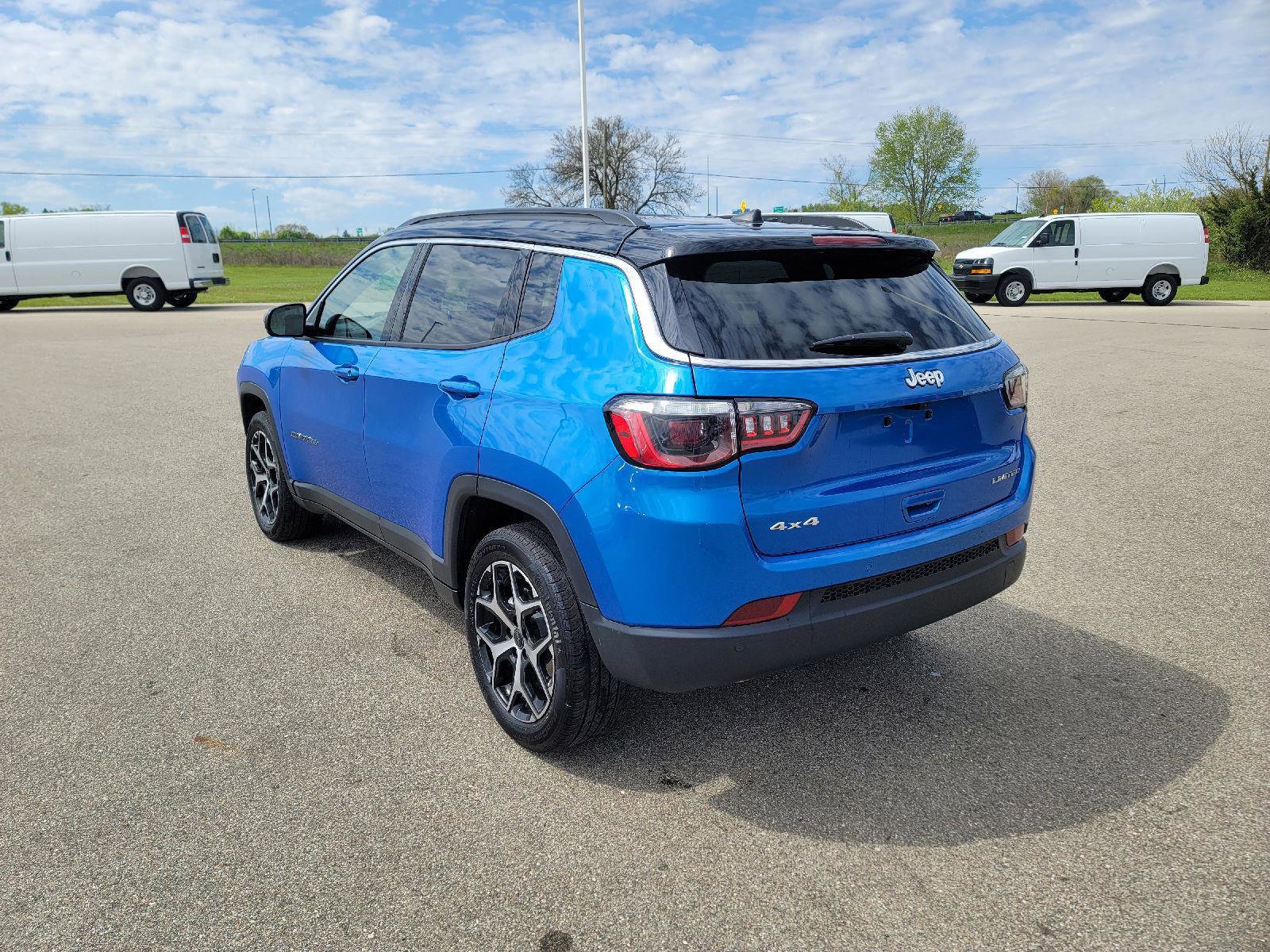 Used 2025 Jeep Compass Limited AWD/4WD image 3
