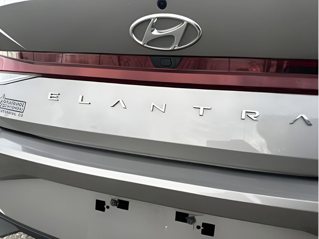 Used 2023 Hyundai Elantra SEL w/ Convenience Package image 17