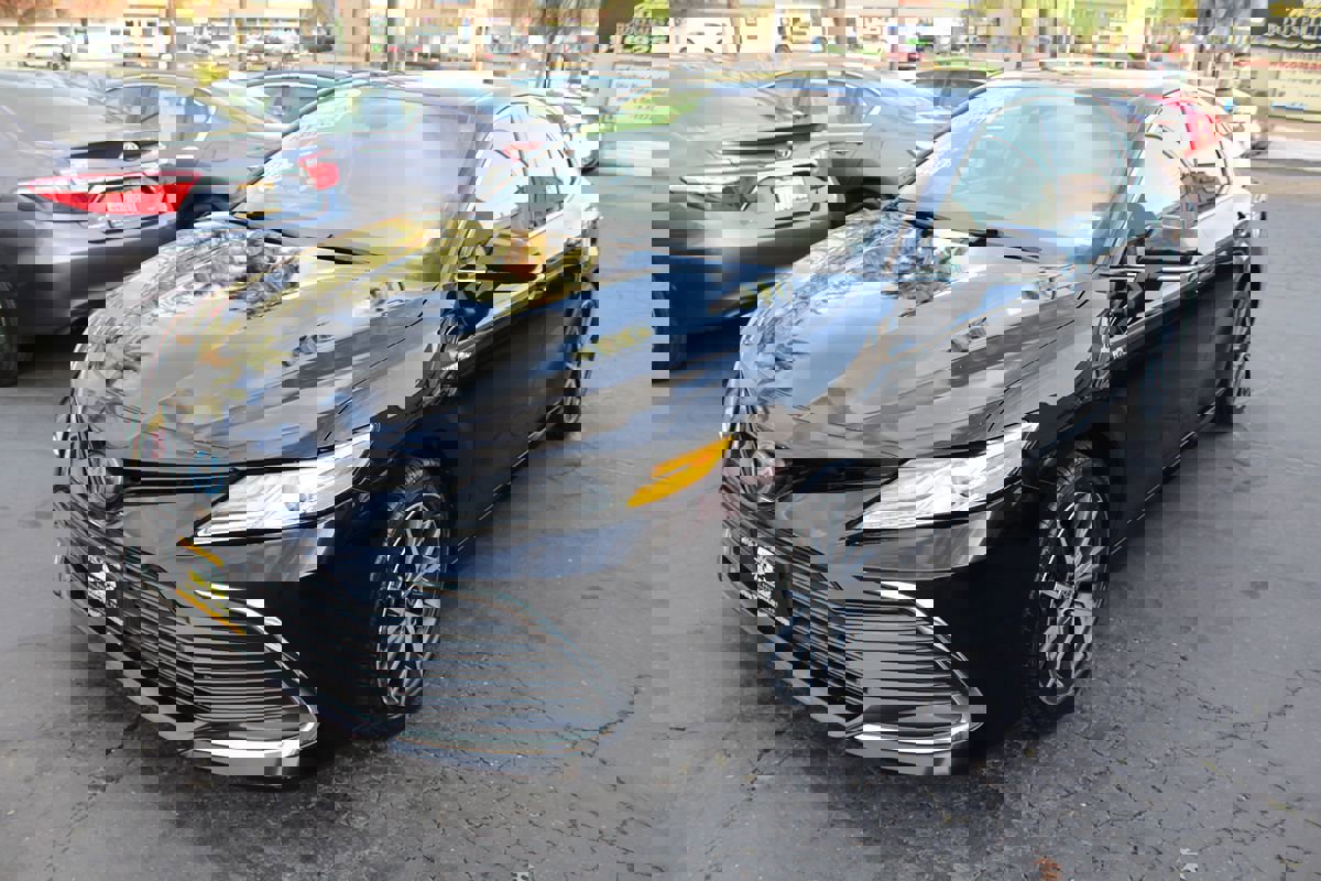 Used 2021 Toyota Camry XLE image 4