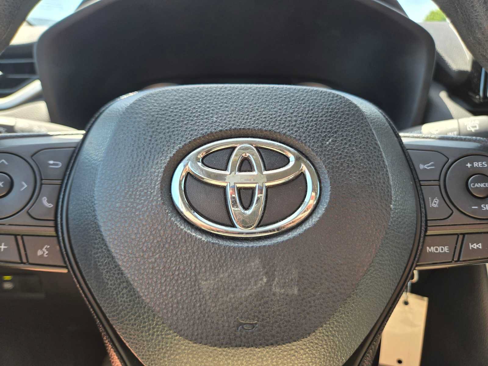 Certified 2021 Toyota RAV4 LE AWD/4WD image 27
