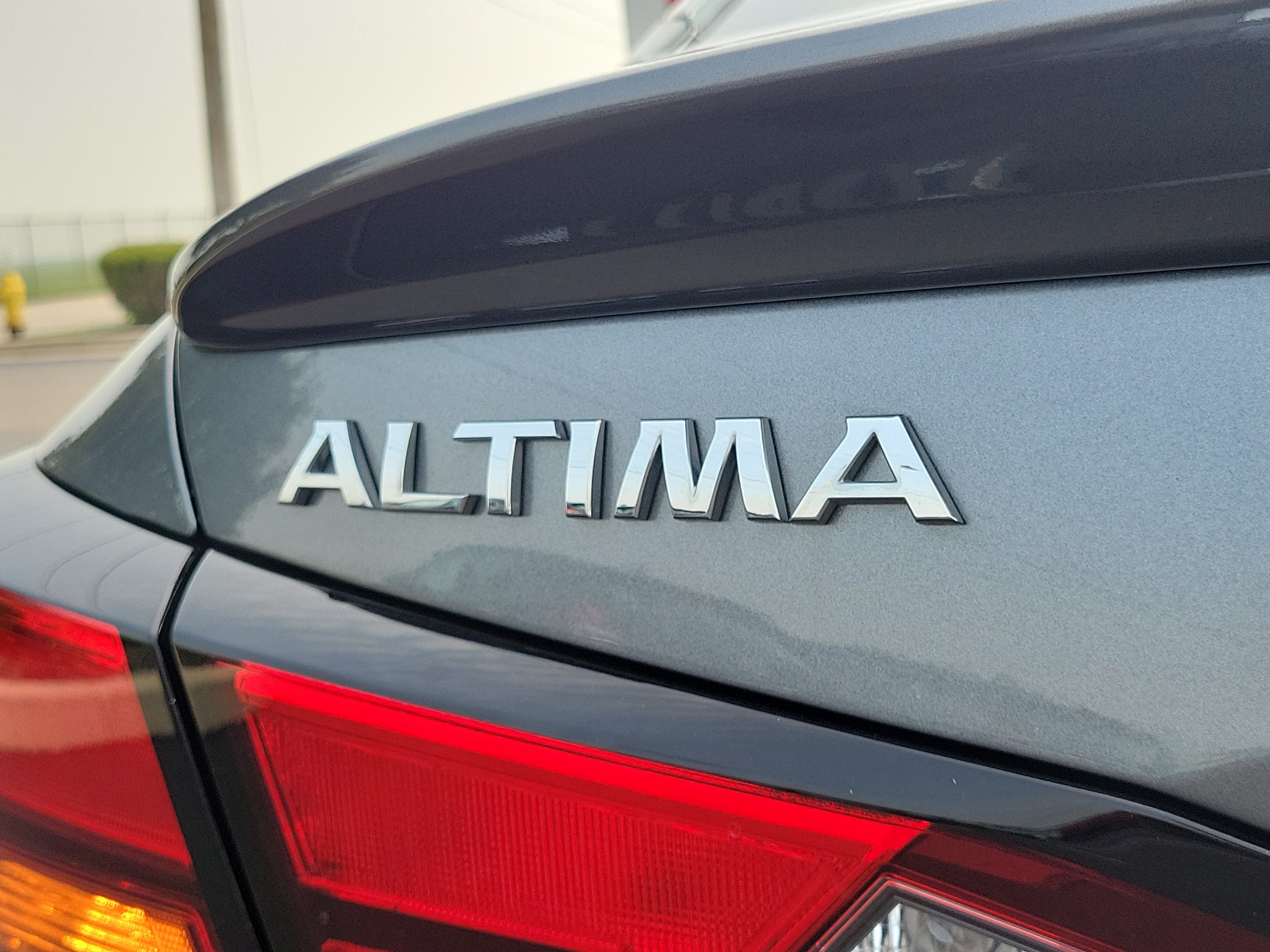 Used 2020 Nissan Altima 2.5 SR w/ Premium Package FWD image 6