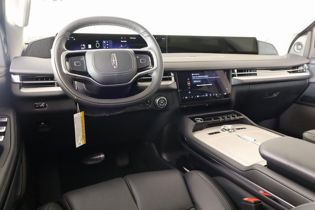 New 2025 Lincoln Navigator Reserve image 2