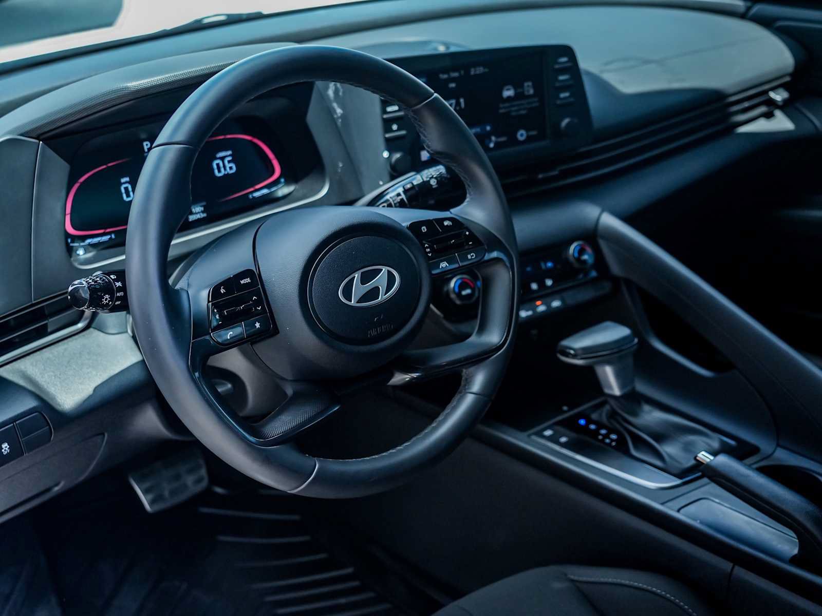 Used 2025 Hyundai Elantra Sport FWD image 8