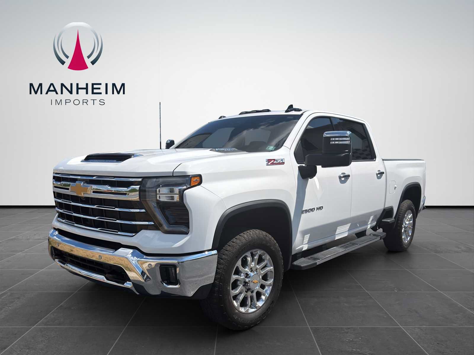 Used 2025 Chevrolet Silverado 2500 LTZ w/ LTZ Premium Package AWD/4WD image 3