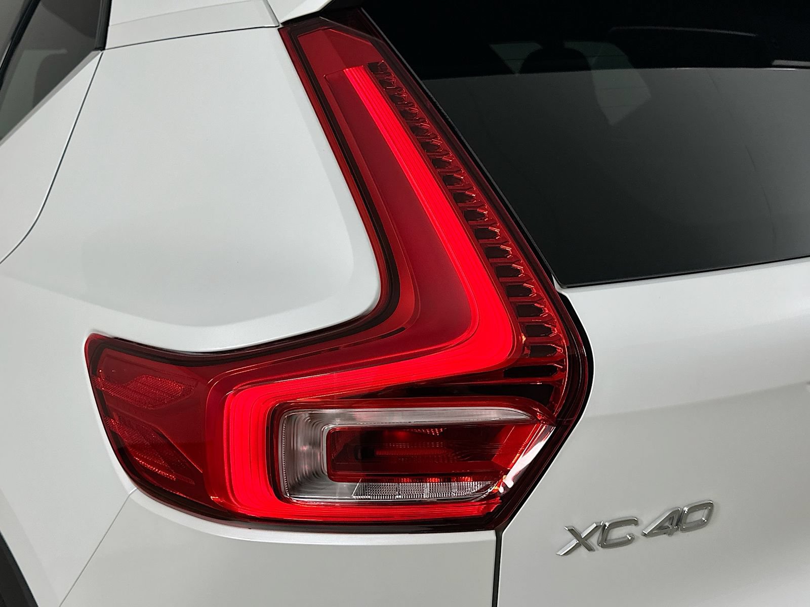 Used 2024 Volvo XC40 B5 Plus w/ Climate Package AWD/4WD image 12
