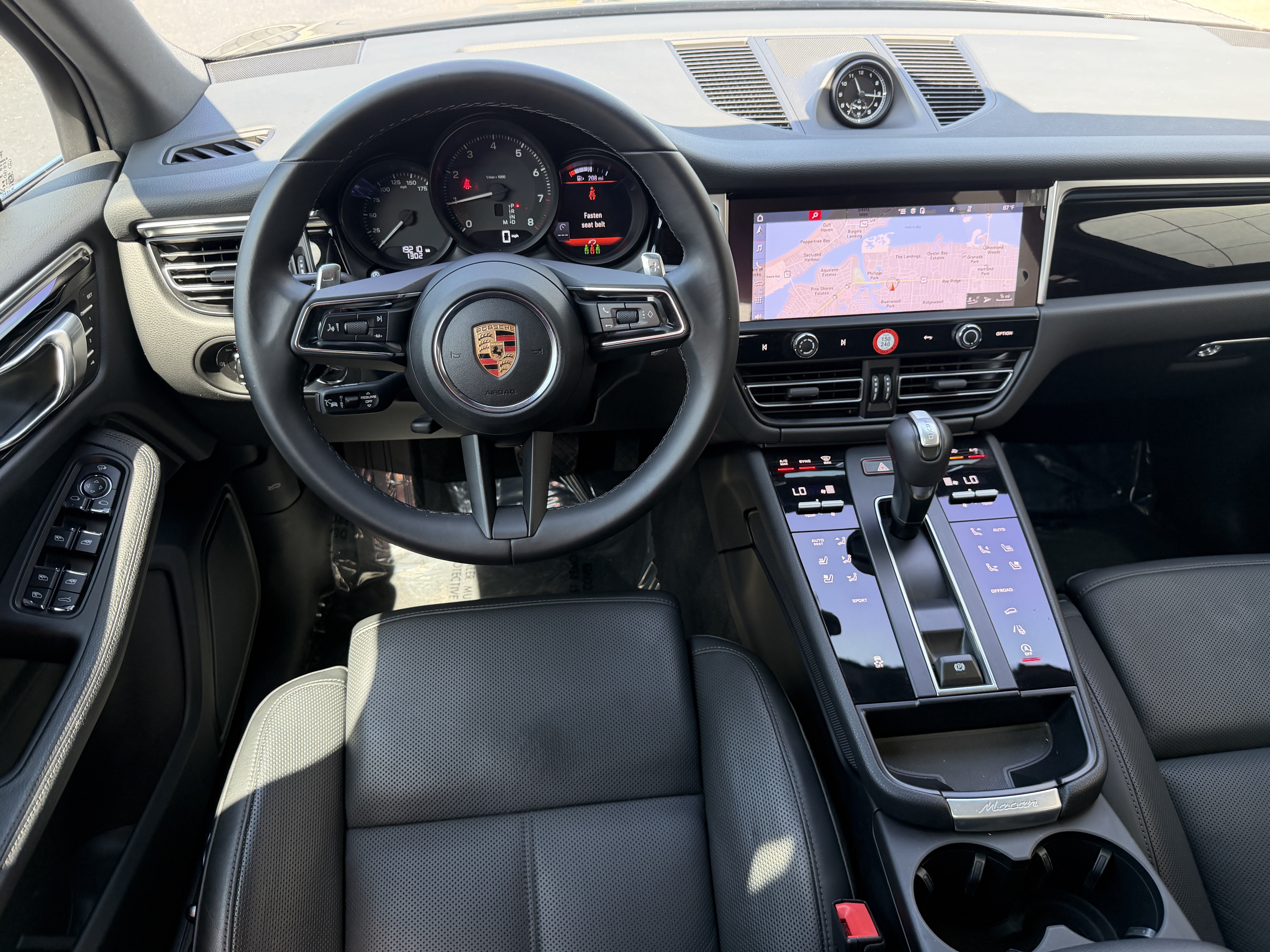 Certified 2024 Porsche Macan AWD/4WD image 15