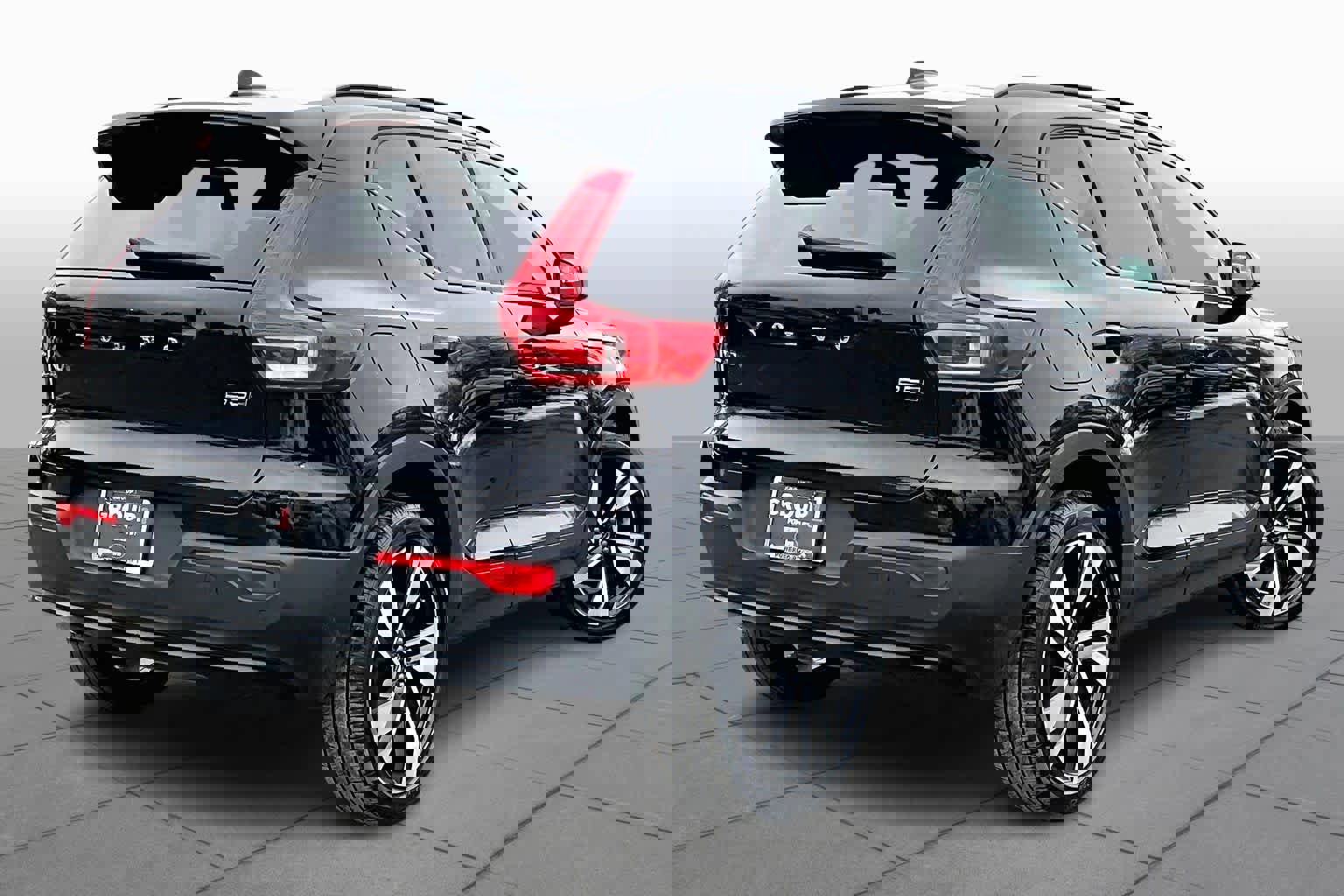 Certified 2024 Volvo XC40 B5 Plus w/ Protection Package Premier image 13