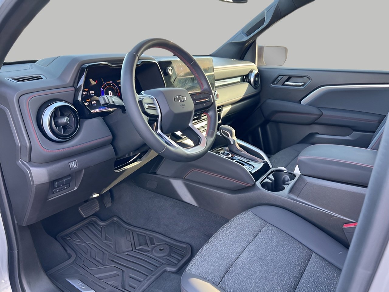 Used 2024 Chevrolet Colorado Z71 w/ Z71 Convenience Package 2 image 28