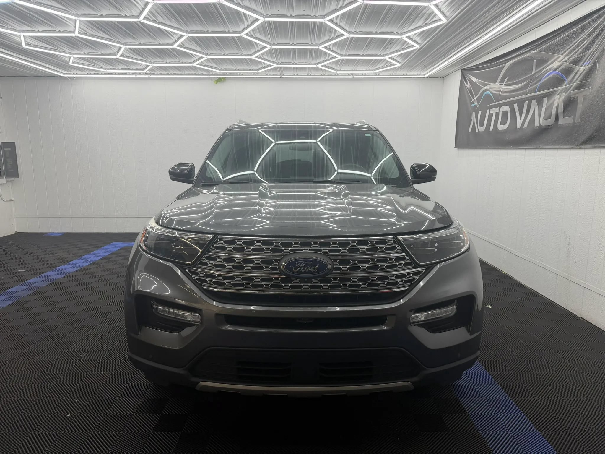 Used 2021 Ford Explorer Limited w/ Hybrid Equipment Group 310A AWD/4WD image 4
