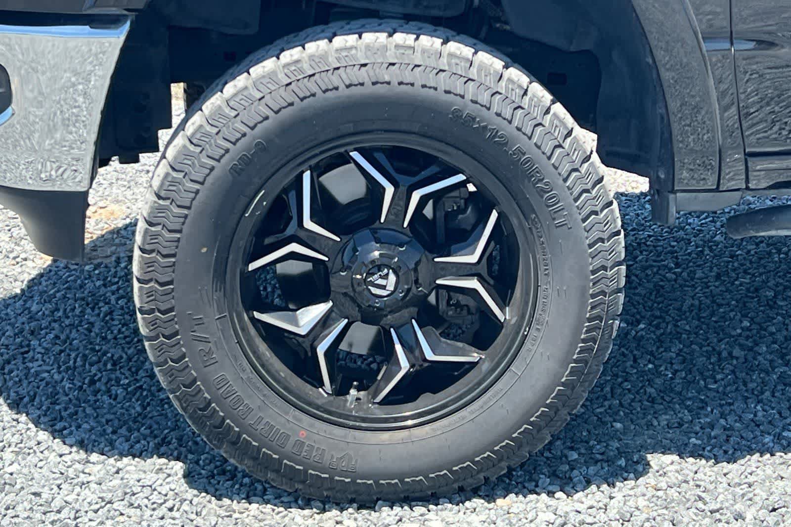 Used 2019 RAM 1500 Laramie AWD/4WD image 12