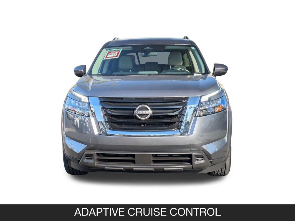 Used 2025 Nissan Pathfinder SV image 4