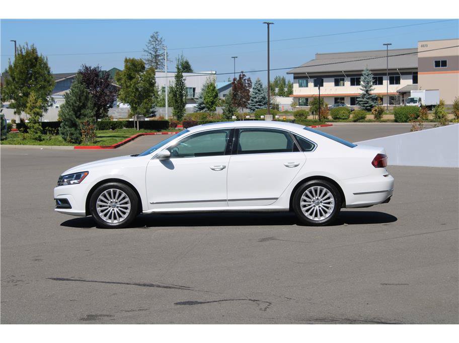 Used 2017 Volkswagen Passat 1.8T SE FWD image 2