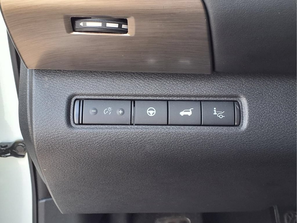 Used 2024 Nissan Pathfinder Platinum w/ Cargo Package AWD/4WD image 4