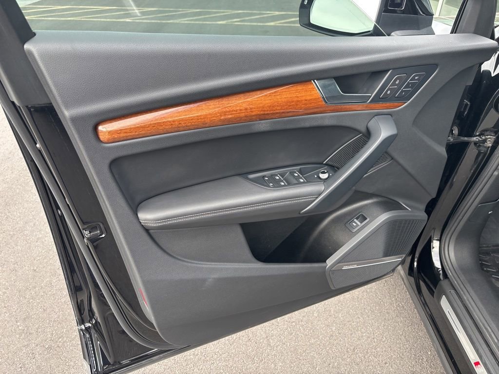 Used 2023 Audi Q5 2.0T Prestige w/ Prestige Package image 5