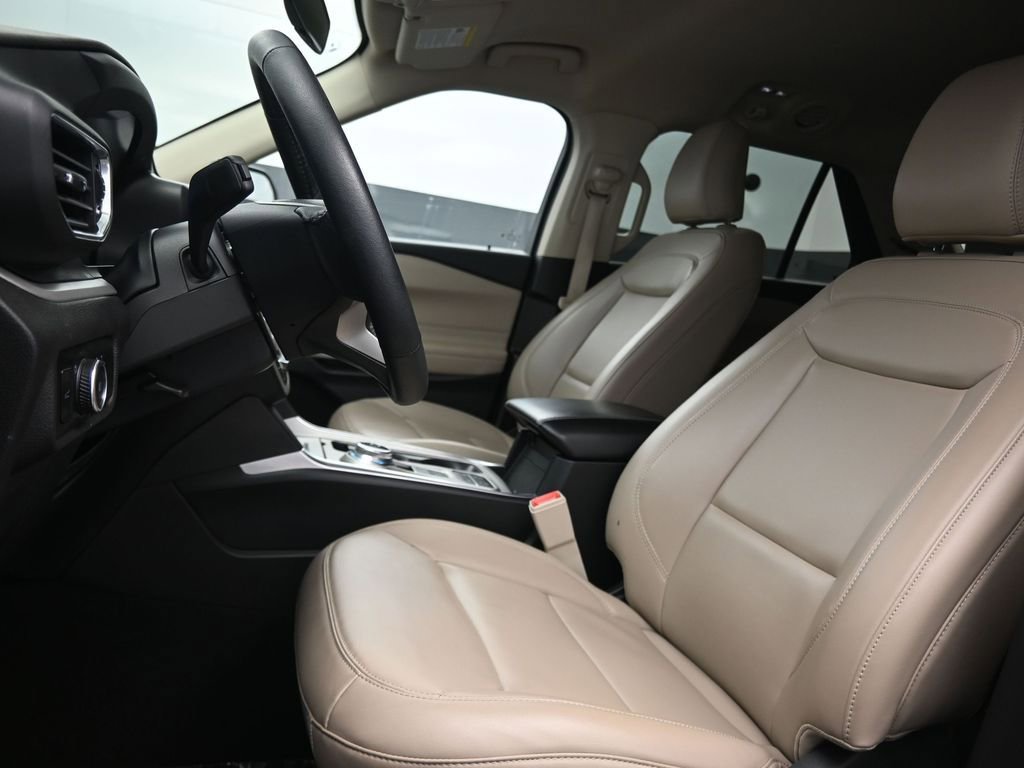 Used 2024 Ford Explorer XLT w/ Equipment Group 202A image 17