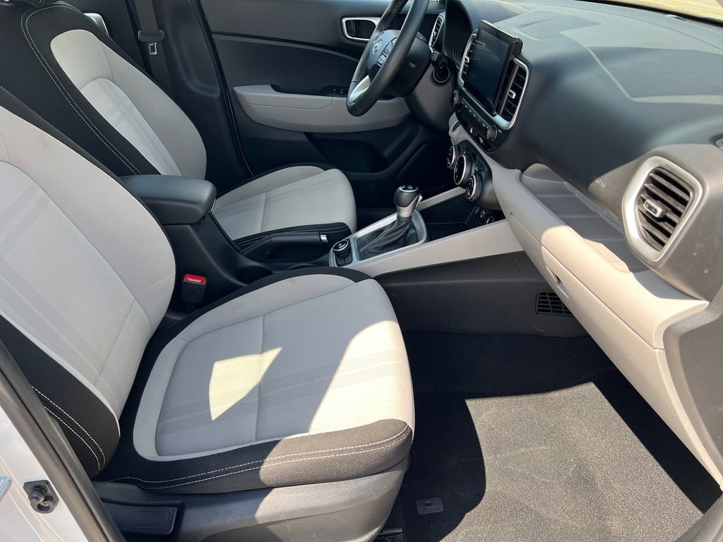 Certified 2025 Hyundai Venue SEL FWD image 7