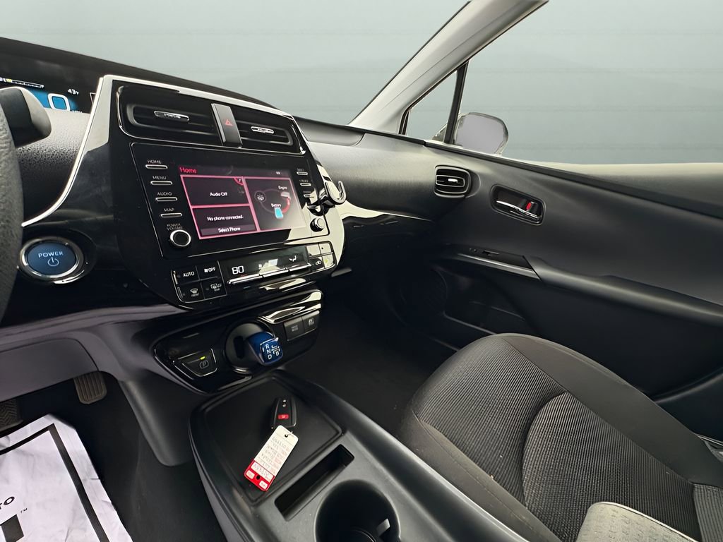 Used 2020 Toyota Prius LE image 24