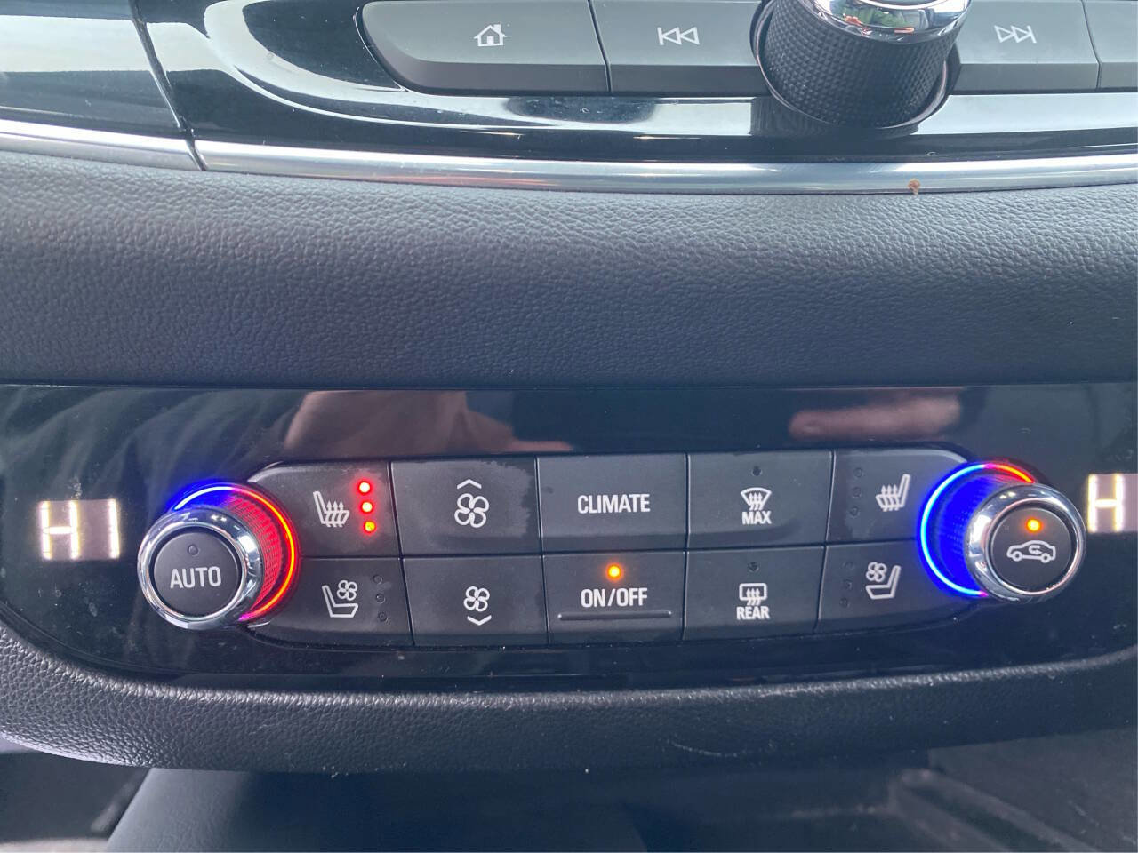 Used 2022 Buick Enclave Premium image 27