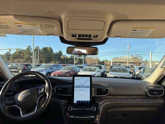 Used 2022 Ford Explorer Platinum w/ Equipment Group 601A image 18