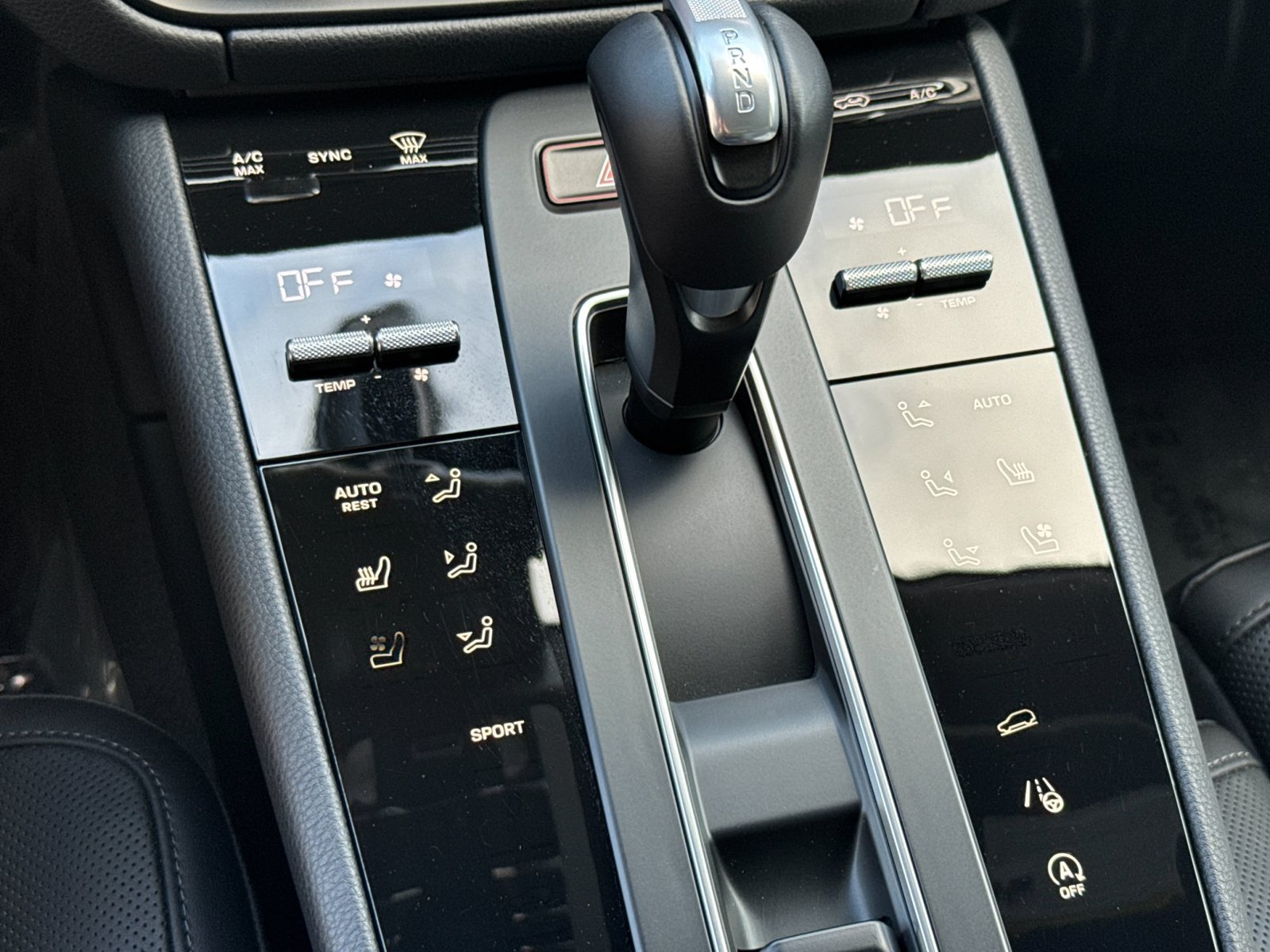 Certified 2026 Porsche Macan AWD/4WD image 24