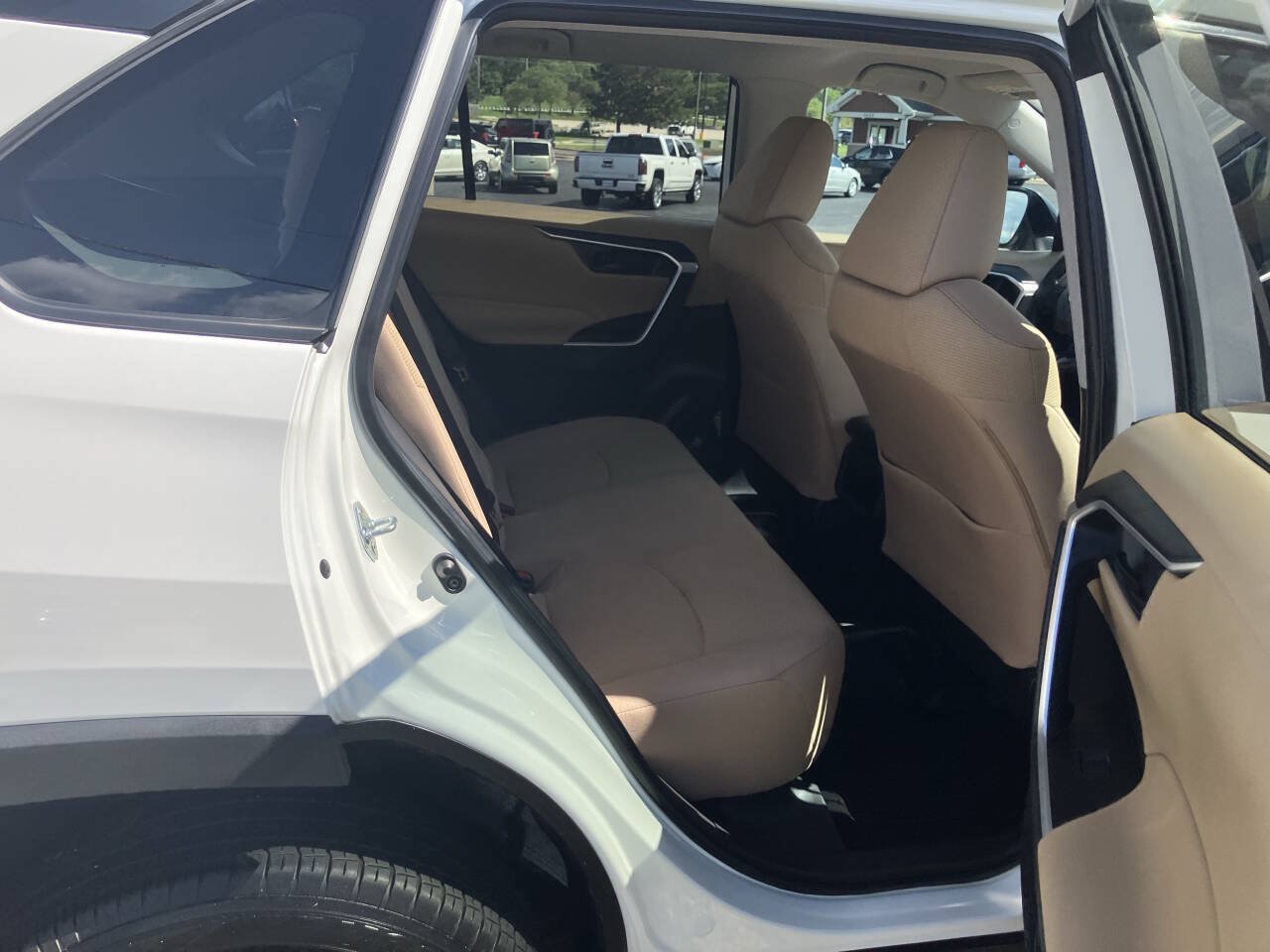 Used 2021 Toyota RAV4 LE FWD image 22
