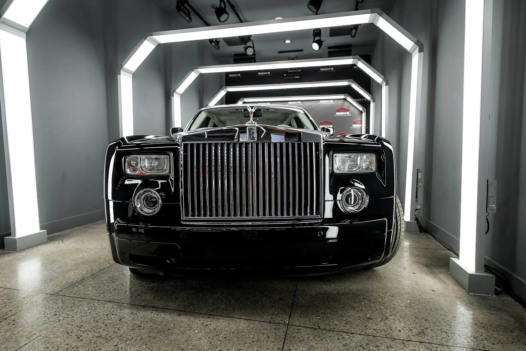 Used 2009 Rolls-Royce Phantom Sedan image 4