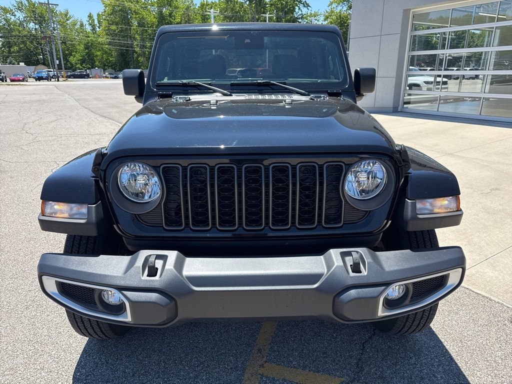 Used 2024 Jeep Gladiator Sport AWD/4WD image 13