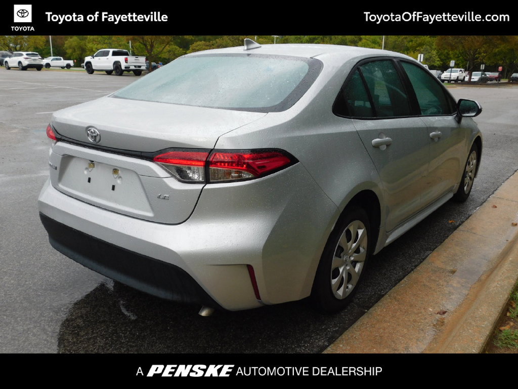 Used 2025 Toyota Corolla LE FWD image 4