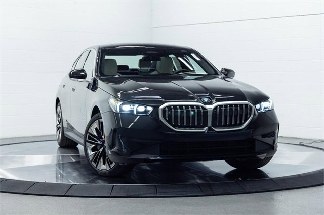 New 2026 BMW 530i xDrive w/ Premium Package image 5