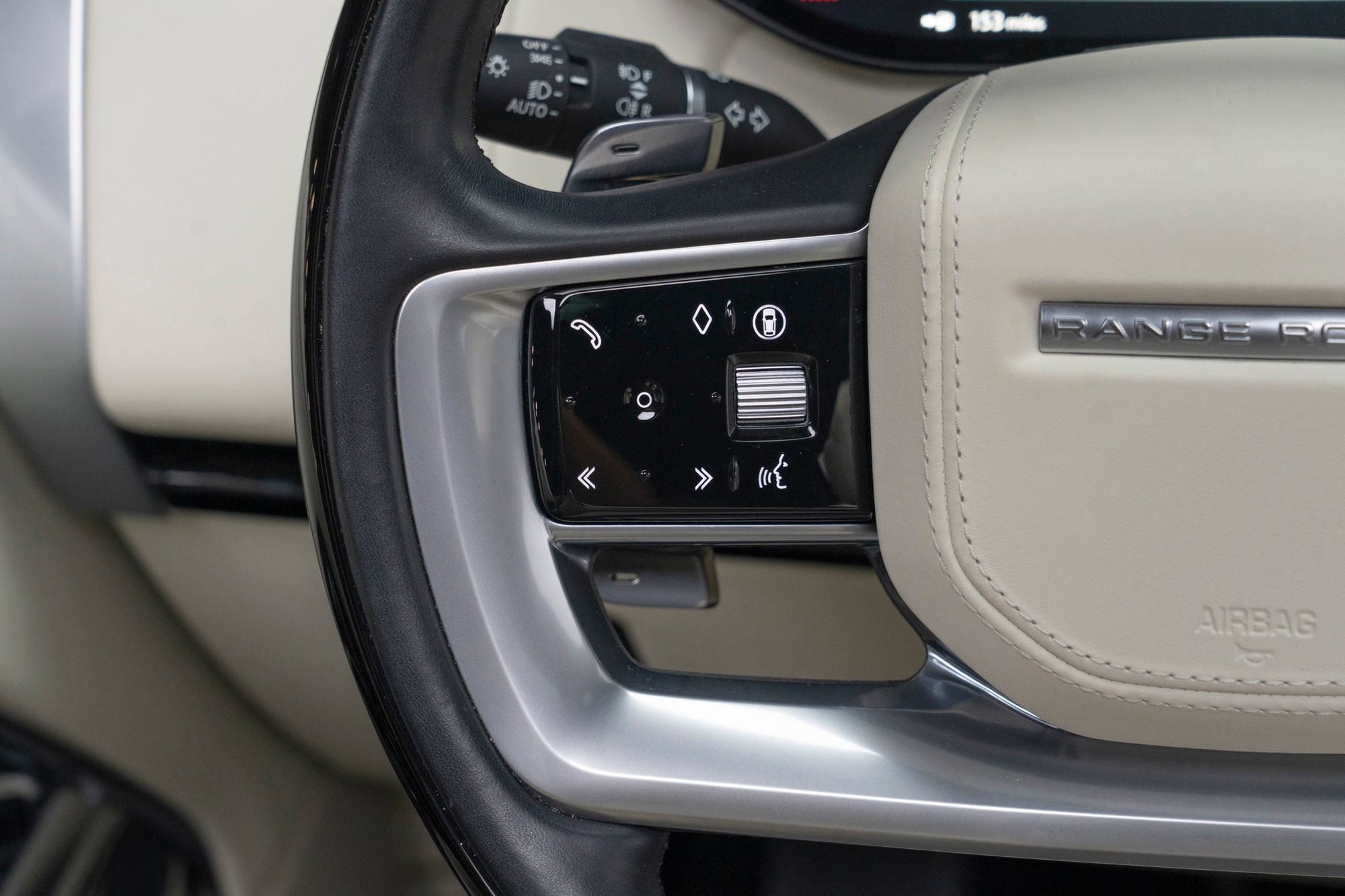 Used 2025 Land Rover Range Rover SE AWD/4WD image 19