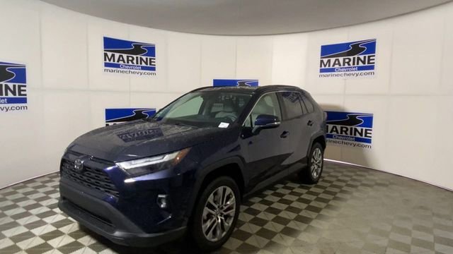Used 2022 Toyota RAV4 XLE Premium image 6