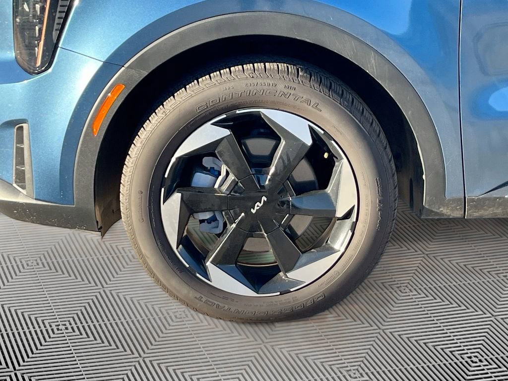Certified 2025 Kia Sorento EX image 32